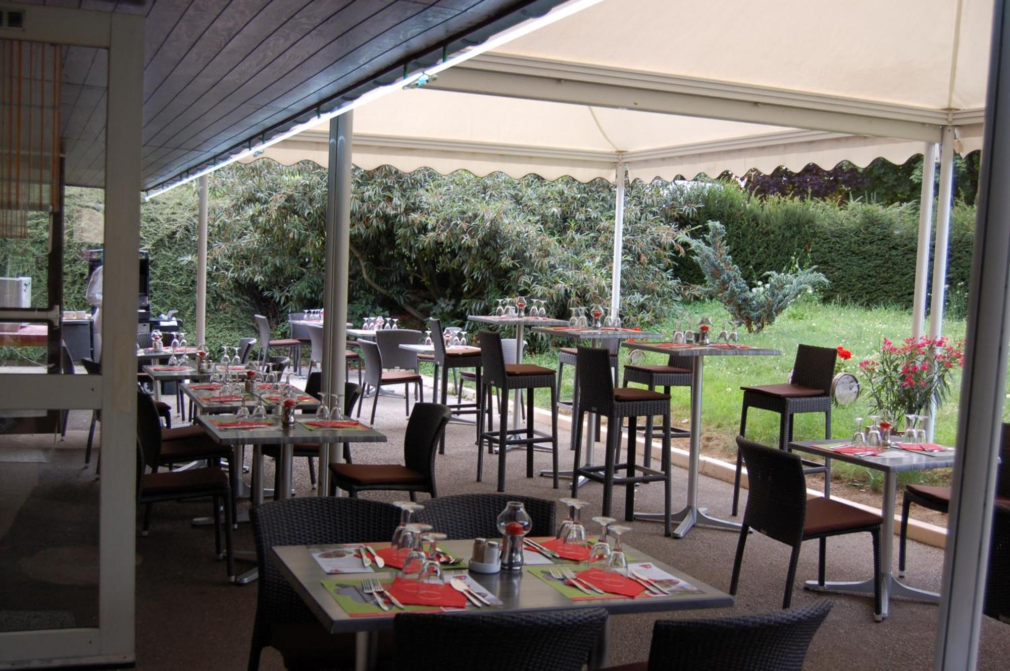 Logis Hotel Lons-Le-Saunier - Restaurant Le Grill Étterem fotó