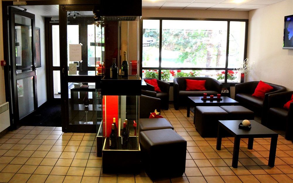 Logis Hotel Lons-Le-Saunier - Restaurant Le Grill Kültér fotó