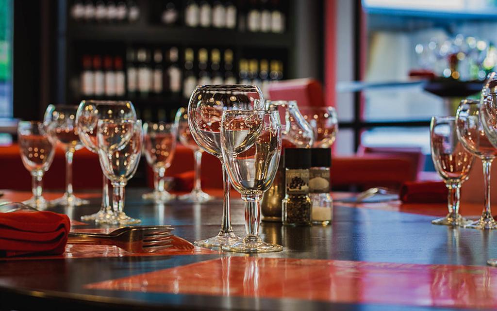 Logis Hotel Lons-Le-Saunier - Restaurant Le Grill Kültér fotó