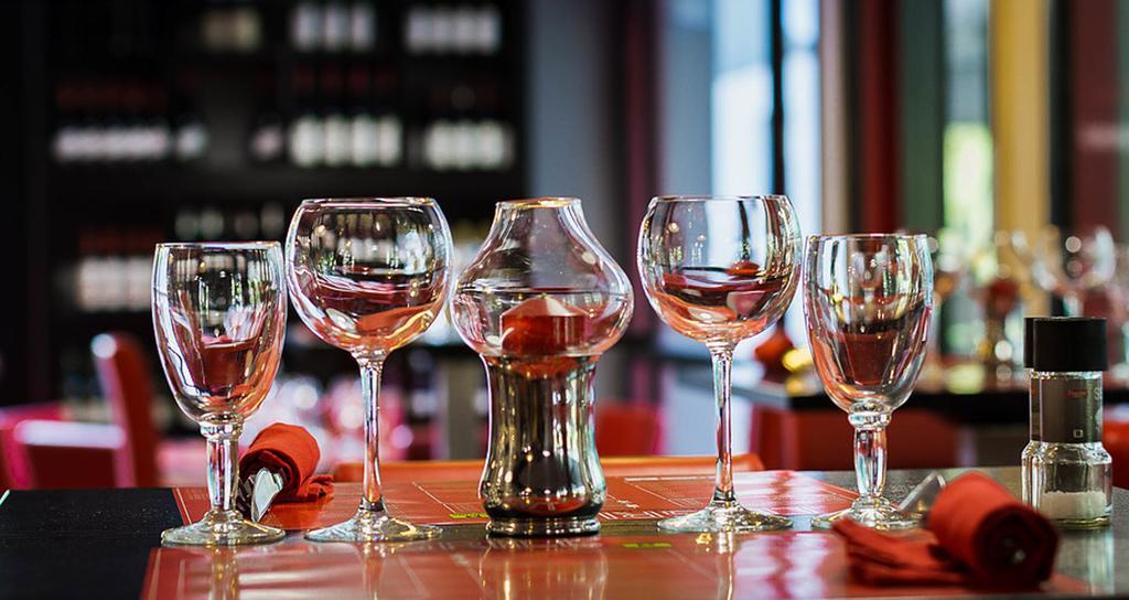 Logis Hotel Lons-Le-Saunier - Restaurant Le Grill Kültér fotó