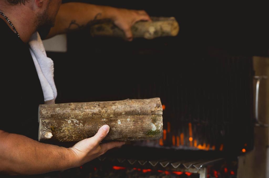 Logis Hotel Lons-Le-Saunier - Restaurant Le Grill Kültér fotó