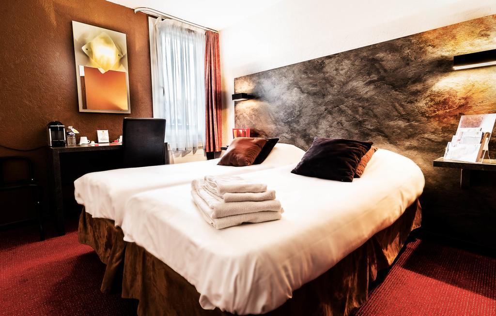 Logis Hotel Lons-Le-Saunier - Restaurant Le Grill Kültér fotó