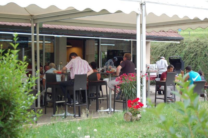 Logis Hotel Lons-Le-Saunier - Restaurant Le Grill Kültér fotó