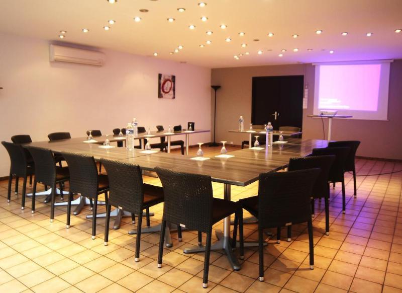 Logis Hotel Lons-Le-Saunier - Restaurant Le Grill Kültér fotó