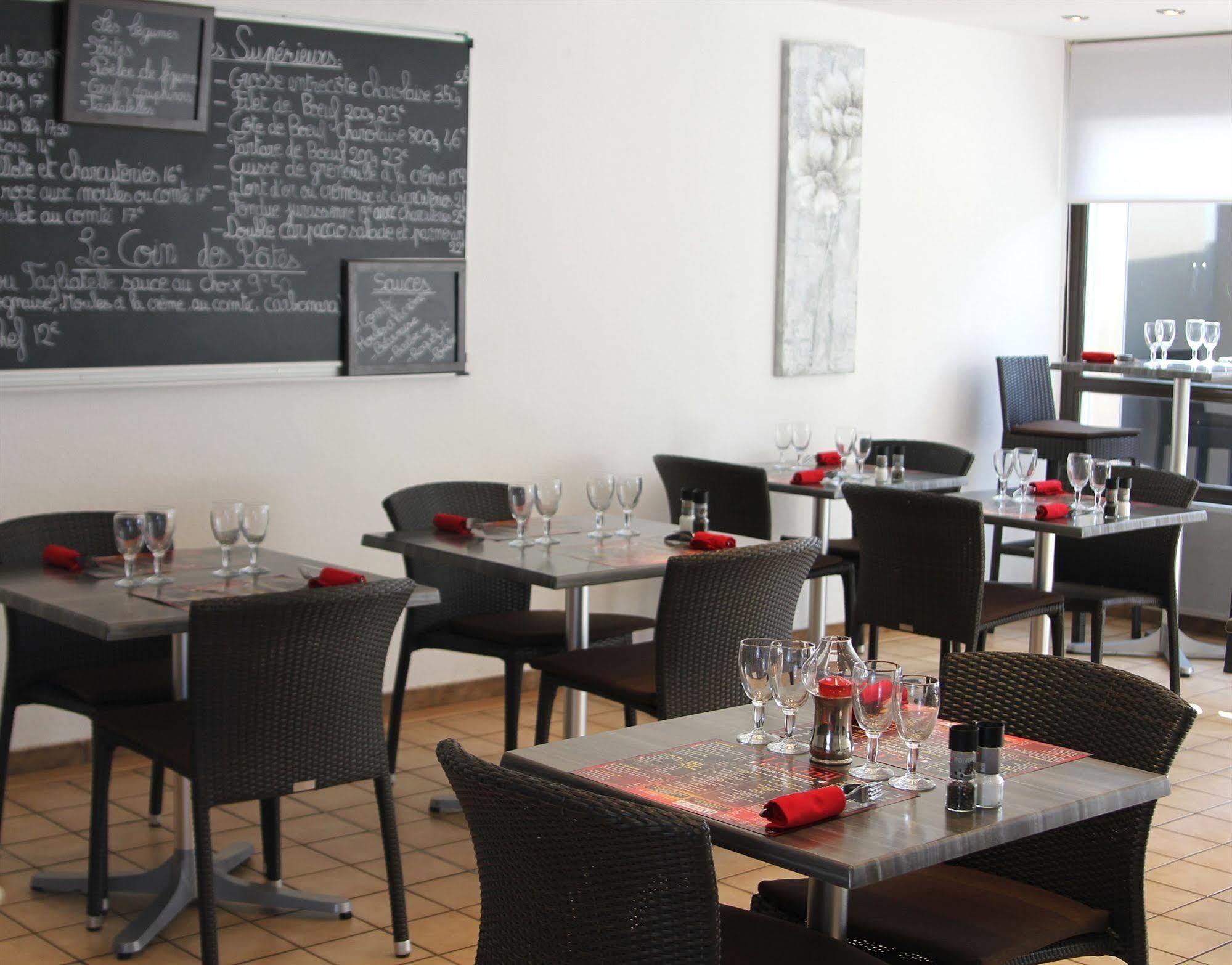 Logis Hotel Lons-Le-Saunier - Restaurant Le Grill Kültér fotó