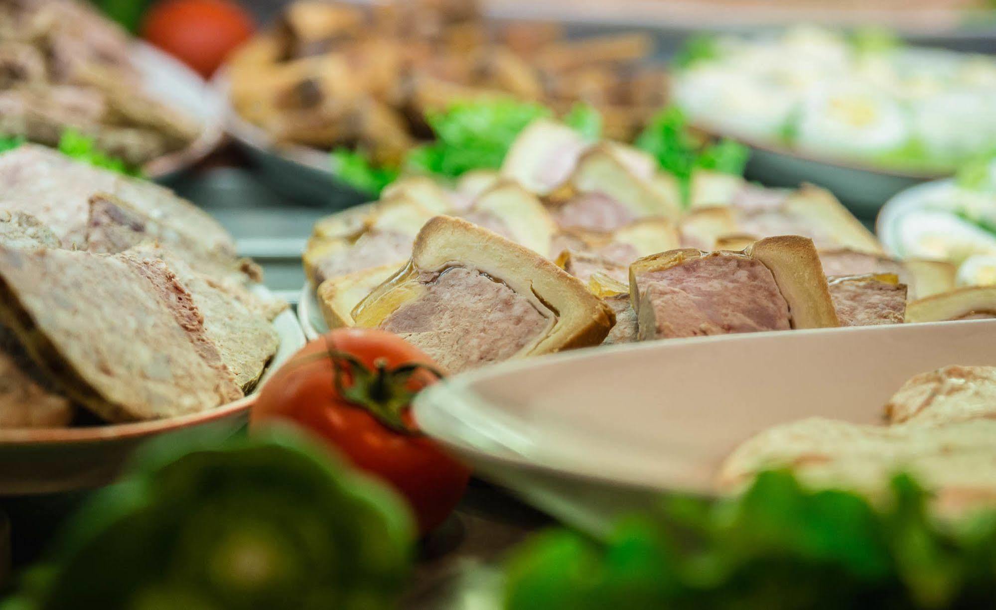 Logis Hotel Lons-Le-Saunier - Restaurant Le Grill Kültér fotó
