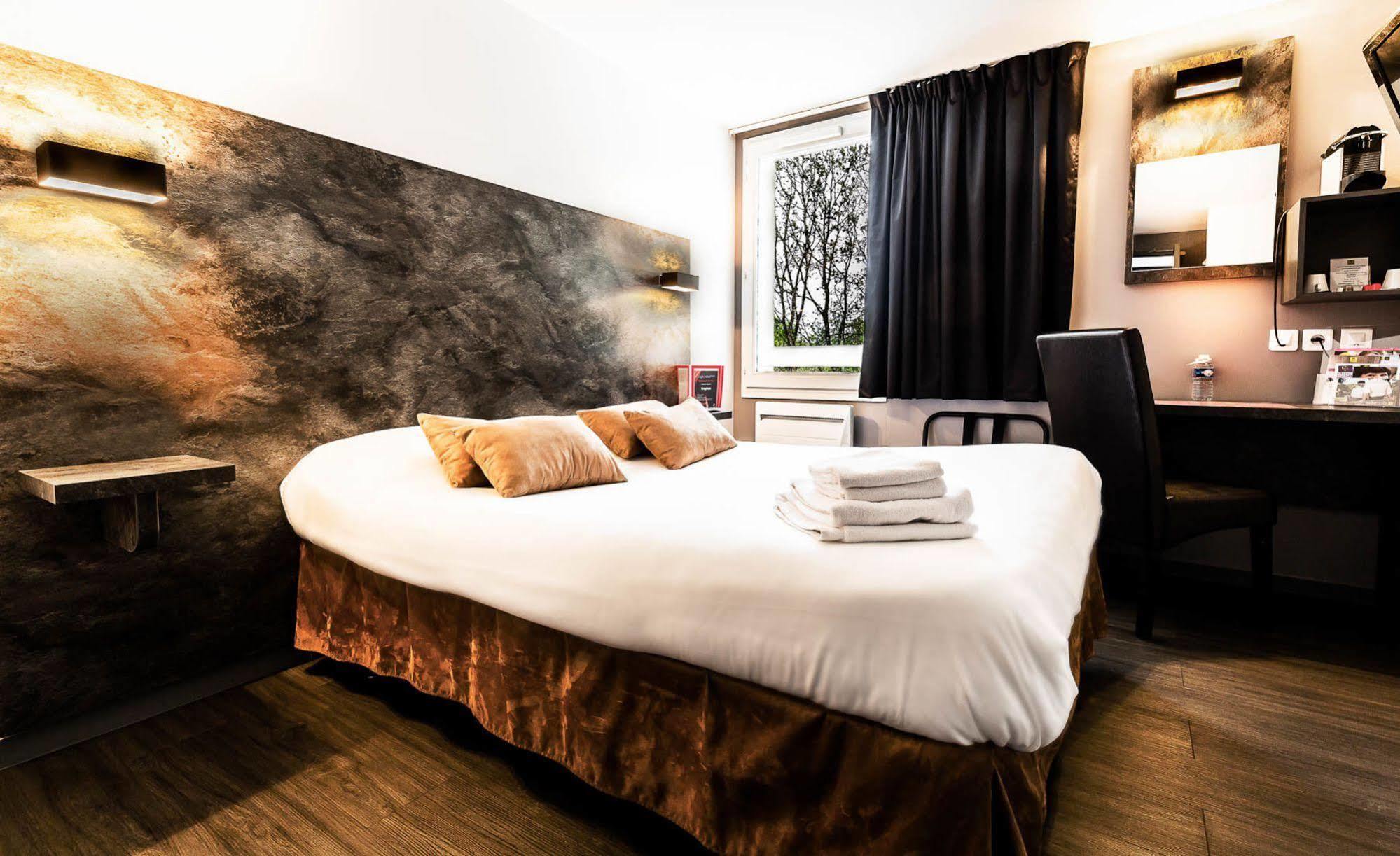 Logis Hotel Lons-Le-Saunier - Restaurant Le Grill Kültér fotó